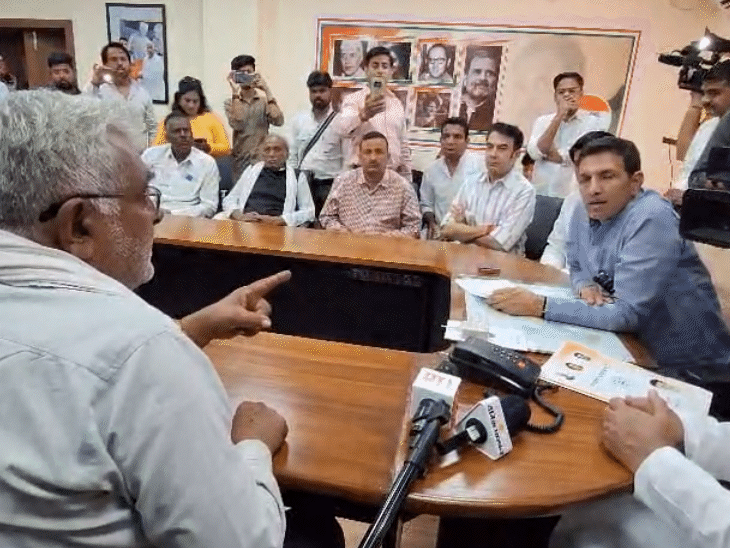 करीब डेढ़ दर्जन किसान प्रदेश कांग्रेस कार्यालय पहुंचे और पटवारी से चर्चा की।