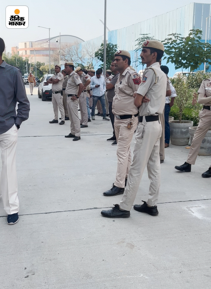 स्टूडेंट्स के विरोध और शिकायत के बाद साउथ दिल्ली के मैदान गढ़ी थाने में 14 अक्टूबर की सुबह केस दर्ज हुआ।