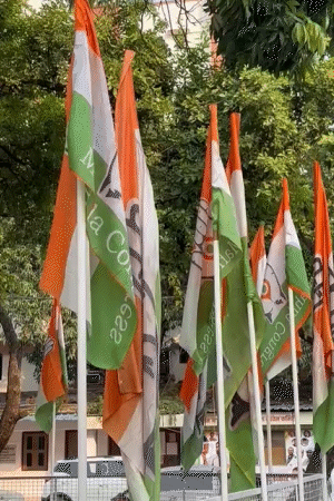 कांग्रेस दफ्तर के अंदर सन्नाटा पसरा रहा। हालांकि, पार्टी के प्रवक्ता ने कहा कि बहुत जल्द सीटों और प्रत्याशियों का ऐलान कर दिया जाएगा।