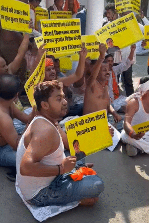 RJD-BJP-JDU-कांग्रेस के दफ्तरों पर गुस्साए कार्यकर्ताओं की भीड़:  बोले- पार्टी का झंडा-झोला हमने ढोया, टिकट पैसे वालों को दे रहे; खाली हाथ नहीं जाएंगे – Bihar News