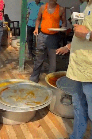 राजद दफ्तर में पार्टी के कार्यकर्ताओं के लिए पिछले चार-पांच दिन से भोज का आयोजन किया जा रहा है।