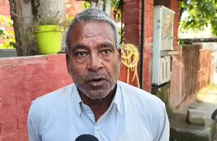 जानकारी देते मृतक के पिता ओमप्रकाश।