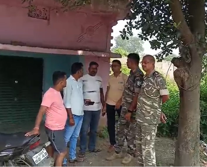 सरायकेला में CSC संचालक से दिनदहाड़े 60 हजार की लूट:  बाइक सवार तीन बदमाशों ने की वारदात, पीछा करने पर लोगों पर की फायरिंग – saraikela kharsawan News
