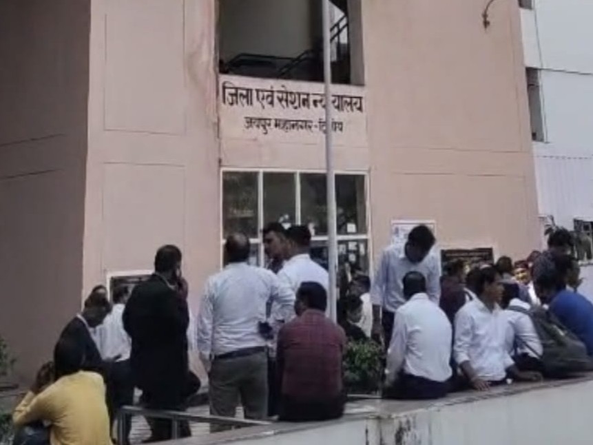 Bomb threat creates panic in Sessions Court! | सेशन कोर्ट में बम की सूचना से हड़कंप: पोक्सो कोर्ट की मेल आईडी पर आया मेल, कोर्ट से साढे 11 बजे पुलिस को दी
