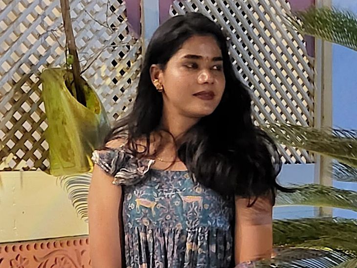 पुष्कर (अजमेर) की अंकिता पाराशर को दूसरी रैंक मिली है। अंकिता के पिता सत्यनारायण पाराशर राजकीय चिकित्सा सेवा में कार्यरत थे। उनका सपना था कि बेटी प्रशासनिक सेवा में जाए। पिता के असमय निधन के बाद अंकिता ने उनके सपनों को अपने जीवन का लक्ष्य बनाया। अंकिता तीसरे प्रयास में RAS की एलाइड सर्विस में चयनित हुई थी और वर्तमान में जयपुर जिले के दूदू में बीडीओ पद पर कार्यरत हैं।