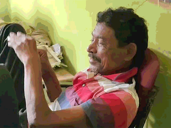 स्कूल में नींद खुली तो कैमरा देखते ही हेडमास्टर उठ गया।