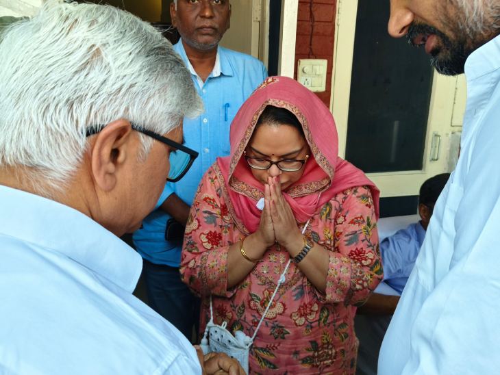 पूरन कुमार की पत्नी अमनीत पी. कुमार 8 अक्टूबर को जापान से लौटी थीं और उन्होंने पोस्टमॉर्टम से इनकार कर दिया था और मामले की पुलिस में शिकायत की थी।
