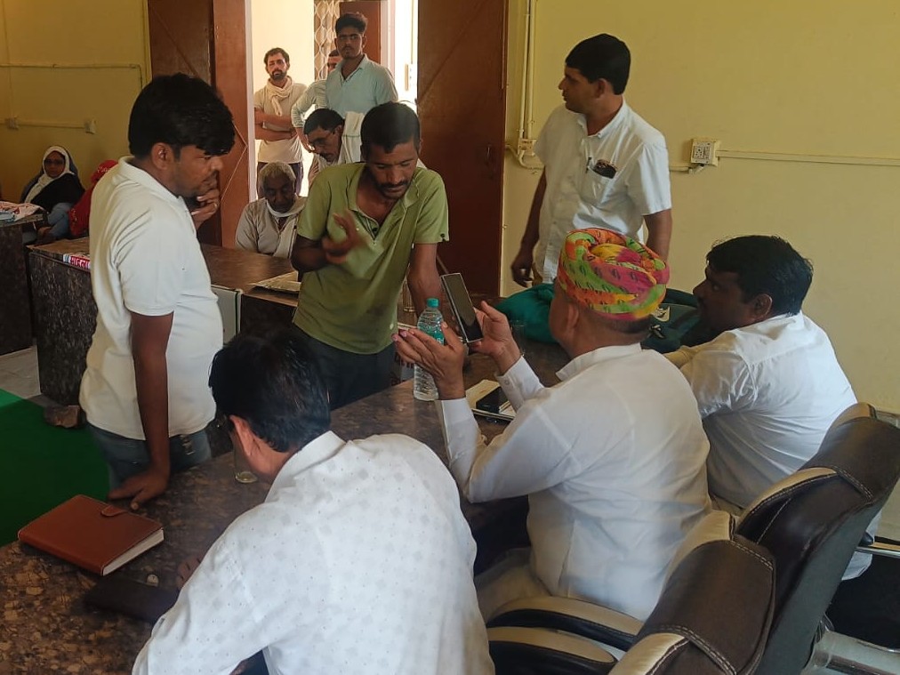 शिविर में बड़ी संख्या में ग्रामीणों को पट्टे (स्वामित्व प्रमाण पत्र) वितरित किए गए, जिससे उनके आवास की कानूनी स्थिति मजबूत हुई।