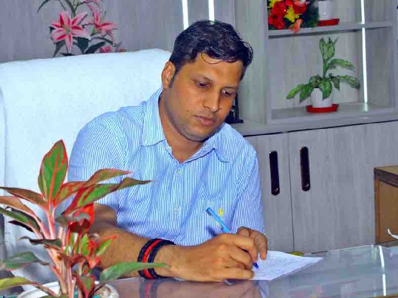 Ghaziabad Dm का बड़ा आदेश: सोसायटियों में बाउंसर्स की बदसलूकी पर सख्त कार्रवाई होगी 19 Ghaziabad Dm Warns, Action Will Be Taken Against Negligence In Society | गाजियाबाद Dm की चेतावनी, सोसाइटी में लापरवाही पर होगी कार्रवाई: अध्यक्ष-सचिव पर होगी सख्त एक्शन ...