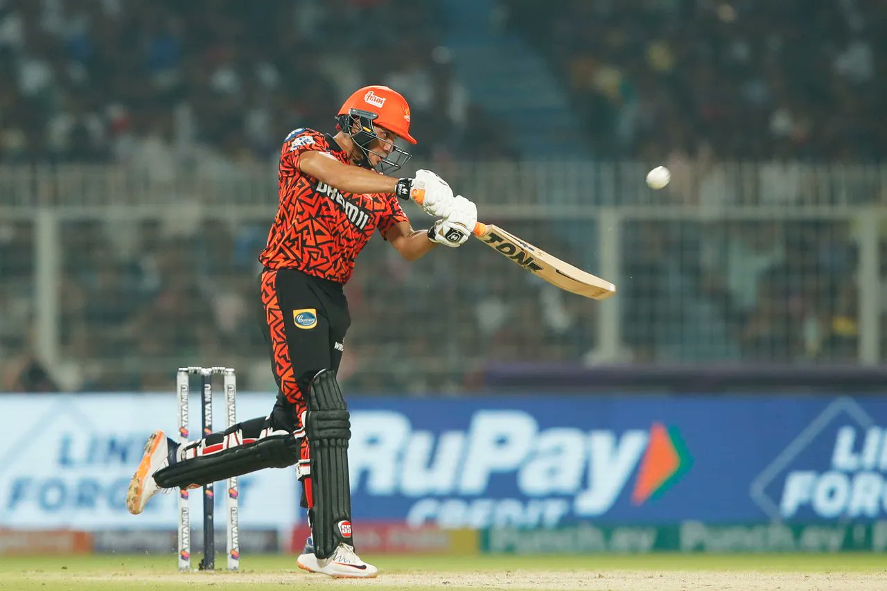 अभिषेक शर्मा IPL में सनराइजर्स हैदराबाद के लिए खेलते हैं।