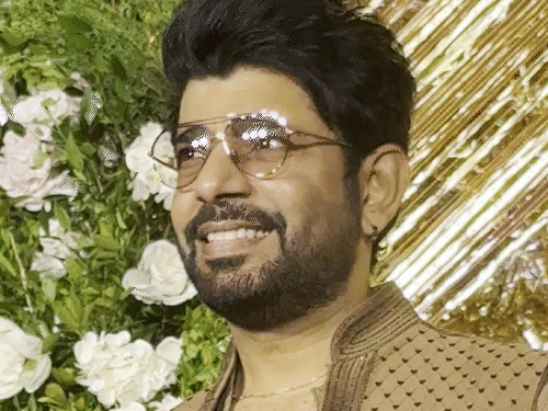 विनीत कुमार सिंह ट्रेडिशनल आउटफिट में दिखे।