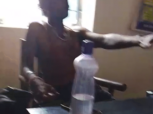 नशे में महिला शिक्षक और बच्चों के सामने शर्ट उतारकर बैठा रहा शिक्षक।