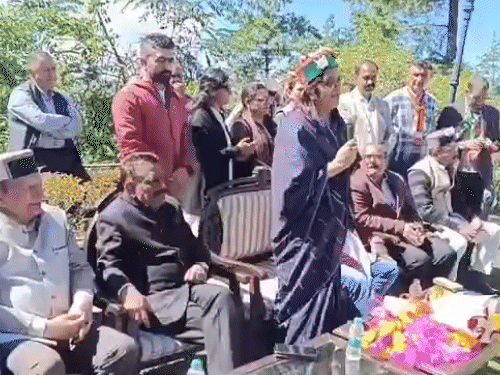 ठियोग में इसी कार्यक्रम के दौरान रजनी पाटिल ने कुलदीप राठौर के अध्यक्ष बनने के कुछ संकेत दिए।