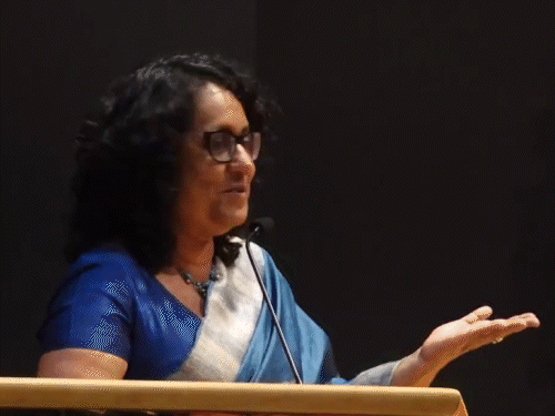 শ্রীলঙ্কার প্রধানমন্ত্রী বলেছেন – দেয়াল নয়, দেশগুলির মধ্যে সেতু তৈরি করুন: তামিলনাড়ুর মুখ্যমন্ত্রী বলেছেন – প্রধানমন্ত্রী মোদির উচিত শ্রীলঙ্কা থেকে কাচাথিভু দ্বীপ ফিরিয়ে নেওয়ার বিষয়ে কথা বলা।