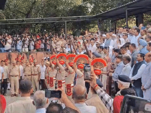 IPS पूरन सुसाइड केस- 5 दिन गैरकानूनी कस्टडी, जातीय कमेंट:  करीबी बोले- मंदिर गए तो नोटिस दिया, 15 अफसरों पर लगे आरोपों का सच