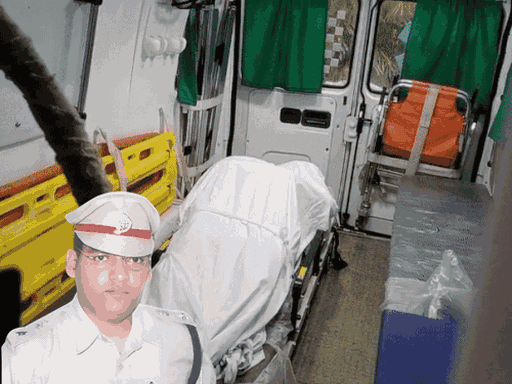 हरियाणा के IPS अफसर वाई पूरन कुमार की डेडबॉडी को चंडीगढ़ के सेक्टर 16 में स्थित अस्पताल में पोस्टमॉर्टम के लिए जाया गया।। इनसेट में वाई पूरन कुमार की फाइल फोटो।