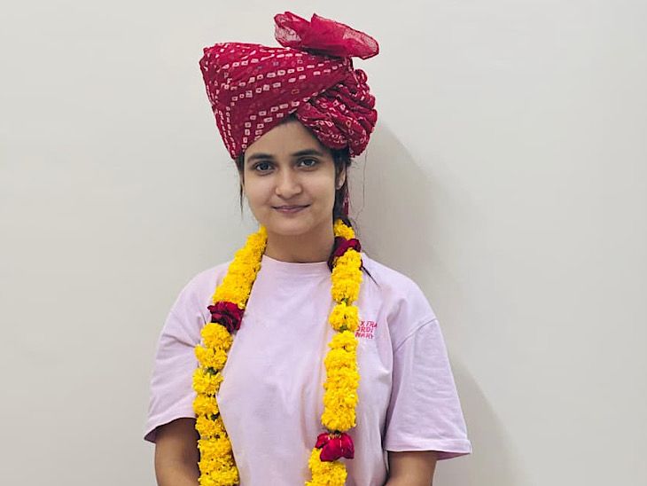 अजमेर जिले के किशनगढ़ में रहने वाली पायल दाधीच(26) ने आरएसएस में 34वीं रैंक हासिल की है। पायल ने दूसरे प्रयास में RAS क्लियर किया है। पायल के माता-पिता दोनों टीचर हैं।