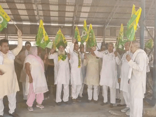 भिवानी अनाज मंडी में JJP का प्रदर्शन:  प्रदेश अध्यक्ष बोले- सरकार की बेरुखी के कारण किसान काली दिवाली मनाने को मजबूर, बड़े आंदोलन की चेतावनी – Bhiwani News