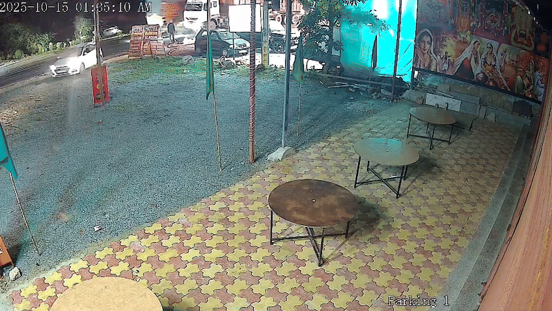 इसके बाद गाड़ी को घुमाकर लाए।