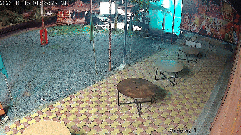 और फिर कार से होटल कर्मचारी को टक्कर मार दी।