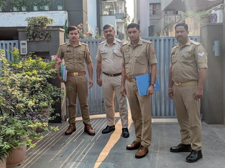 दिल्ली के पते पर सर्च वारंट लेकर पहुंची थी संभल पुलिस।