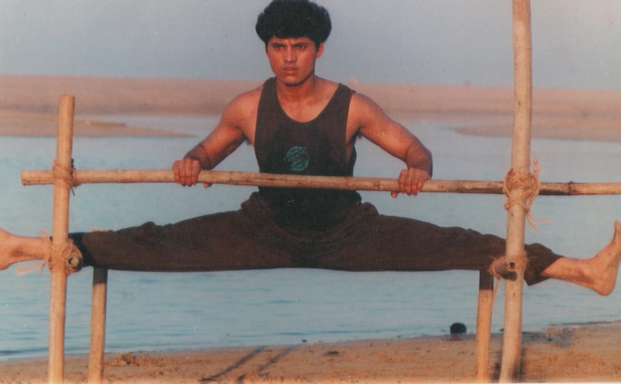 मूवी के दौरान स्टंट करते बॉबी सिंह। - फाइल फोटो