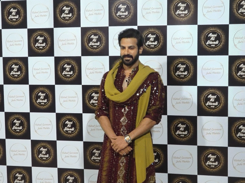 Karanvir Mehra joins the festivities.