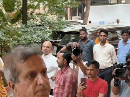 প্রার্থনা সভায় উপস্থিত ছিলেন অভিনেতা দর্শন জারিওয়ালাও।