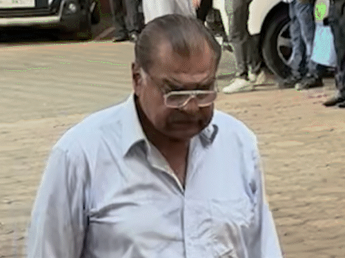 প্রার্থনা সভায় পৌঁছেছিলেন অভিনেতা শরৎ সাক্সেনা।