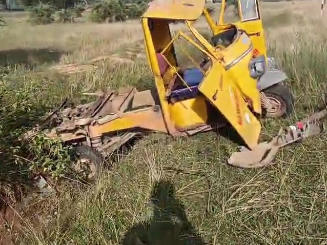 जमुआ-पाचंबा मार्ग पर दो गाड़ियों की आमने-सामने टक्कर:  दोनों वाहन सड़क किनारे गड्ढे में गिरे; एक ड्राइवर घायल, पुलिस ने वाहन किया जब्त – Giridih News