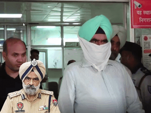 पंजाब डीआईजी की गिरफ्तारी के बाद पहली तस्वीर सामने आई। - Dainik Bhaskar