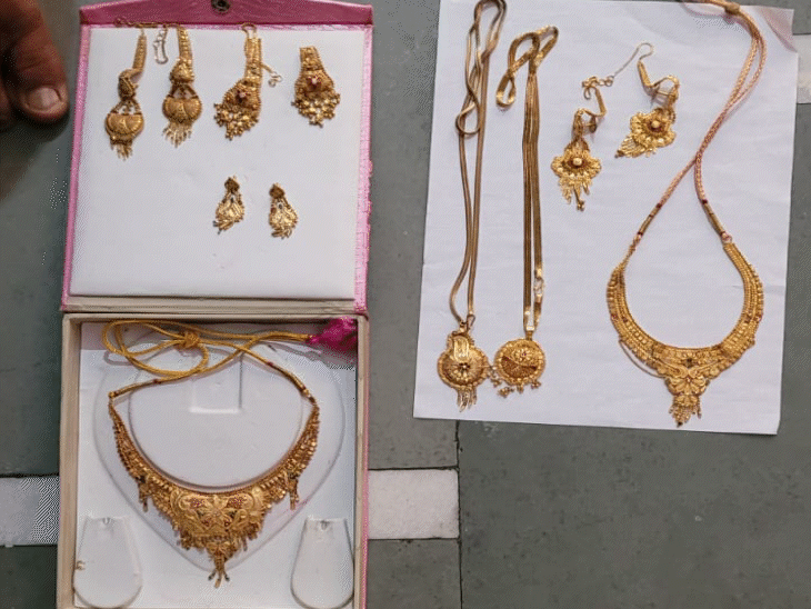 पीड़ितों ने शिकायत के साथ सोने के जेवर के फोटो भी दिए हैं।