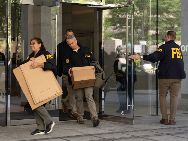 जांच एजेंसी FBI ने 2022 से इस मामले की जांच शुरू की और अब जाकर उन पर औपचारिक आरोप तय किए गए हैं।