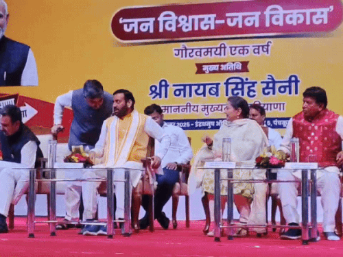 पंचकूला में आयोजित कार्यक्रम में मौजूद सीएम नायब सैनी।