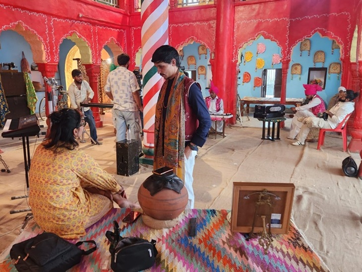 मुंबई से शूटिंग के लिए भिवानी पहुंची टीम:  हरियाणवी गाना “इस चालती फिरती दुनिया ने तेरी छोटी झूला दें री हो” बनेगा – Bhiwani News