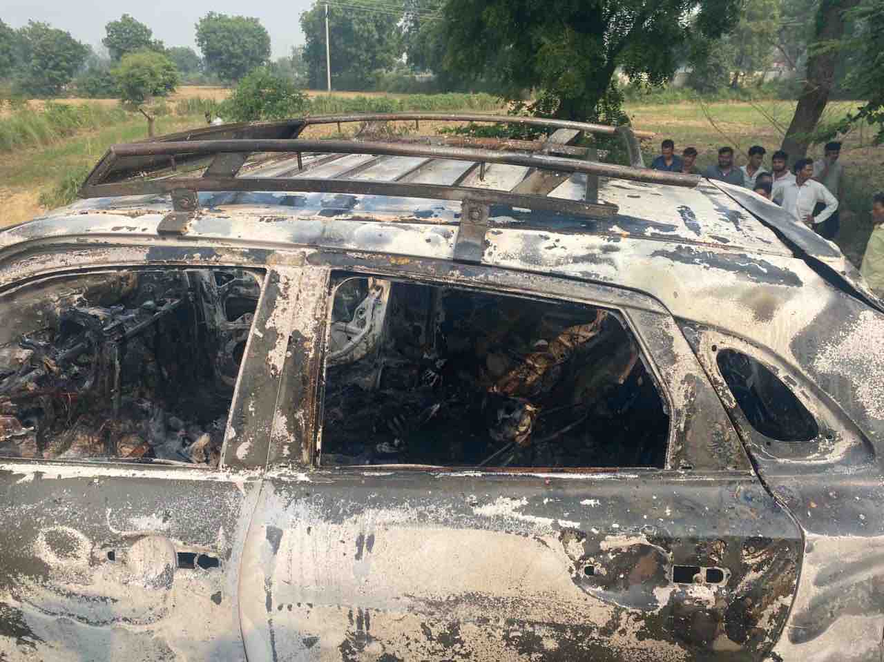 मथुरा में युवक की जिंदा जलकर मौत:  हाईटेंशन तार गिरने से कार में आग, पुलिस ने शव को पोस्टमॉर्टम के लिए भेजा – Mant News