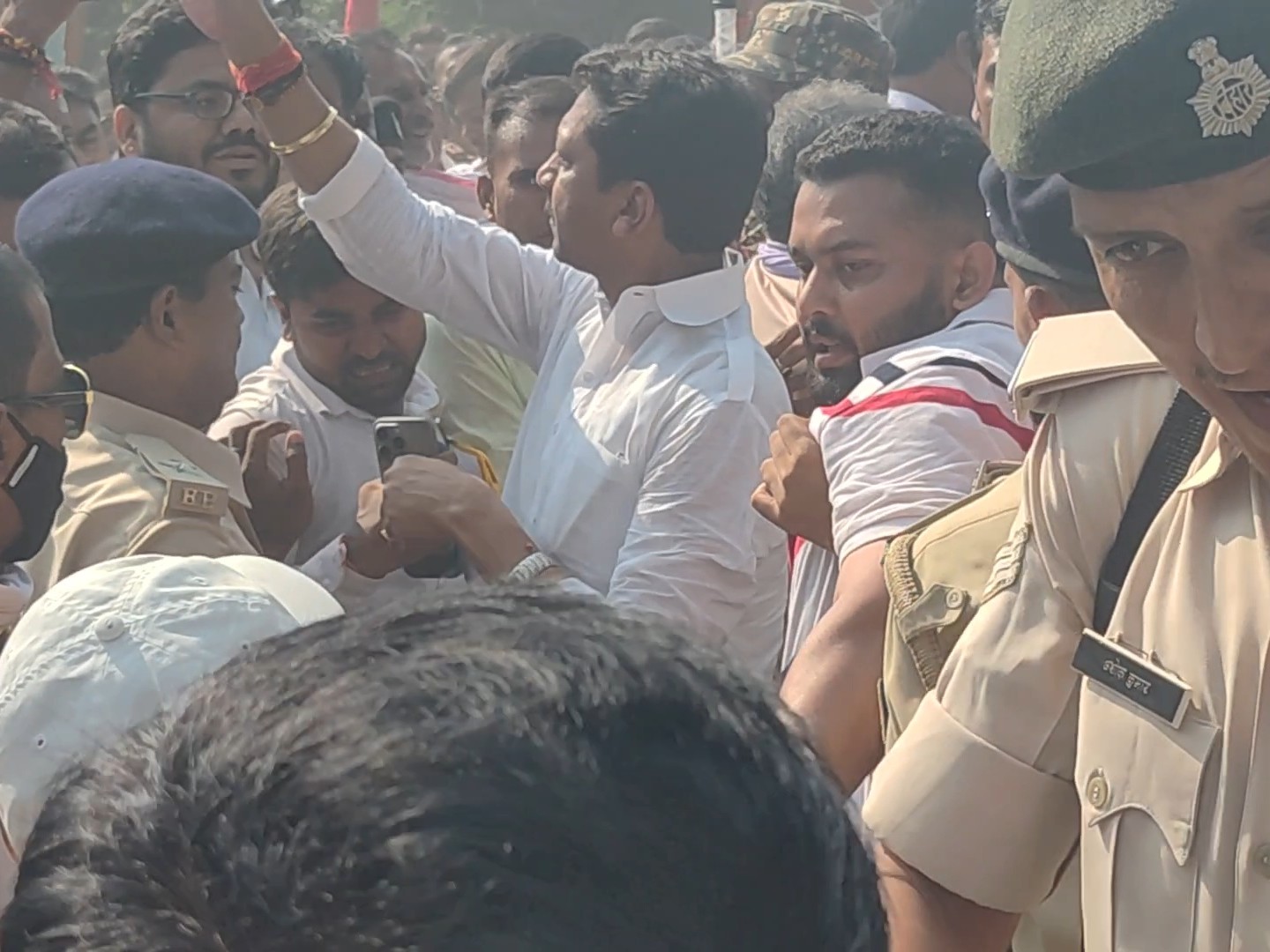 Minister Sumit Kumar Singh filed his nomination from Chakai. | चकाई से ...