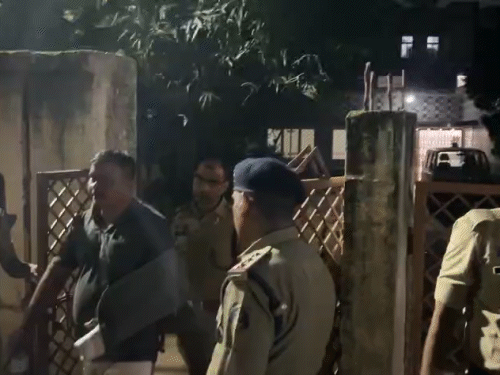 परिवार वालों ने न्याय की मांग की है।