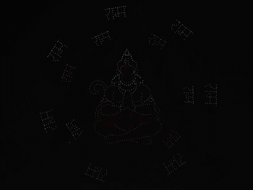 हनुमान जी की आकृति के आस-पास राम नाम लिखा हुआ नजर आया।