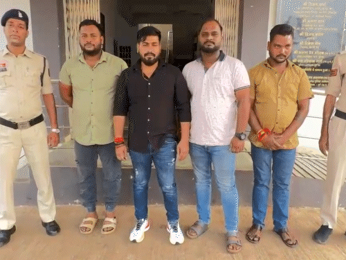 पुलिस ने चारों आरोपियों को गिरफ्तार कर लिया है।