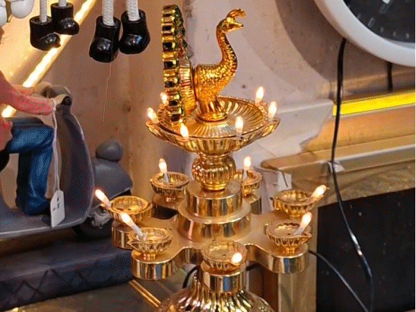 MP में धनतेरस: इंदौर में बिल्डिंग को हंडे-बाल्टियों से सजाया:  ग्वालियर में महाराज बाड़ा पर आकर्षक लाइटिंग; भोपाल में लग्जरी प्रॉपर्टी-कारों की डिमांड – Bhopal News