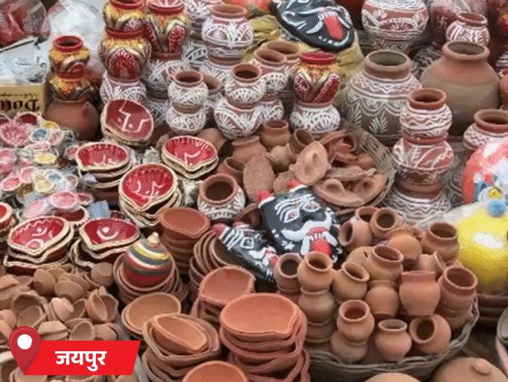 जयपुर के परकोटे में मिट्टी के दीये सहित अन्य आइटम की भी अच्छी बिक्री हो रही है।