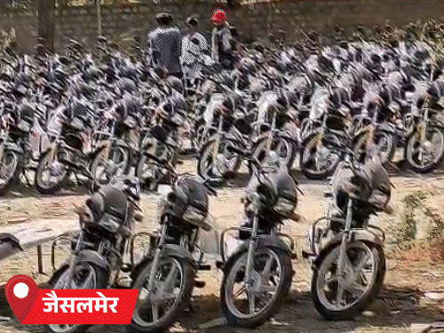 जैसलमेर में धनतेरस पर बिकने के लिए आई बाइक।