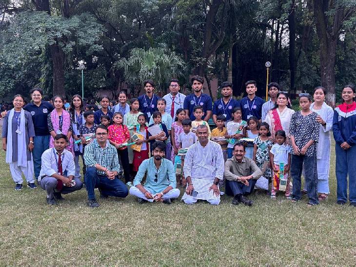 भोपाल के मयूर पार्क में दिवाली मनाई गई।