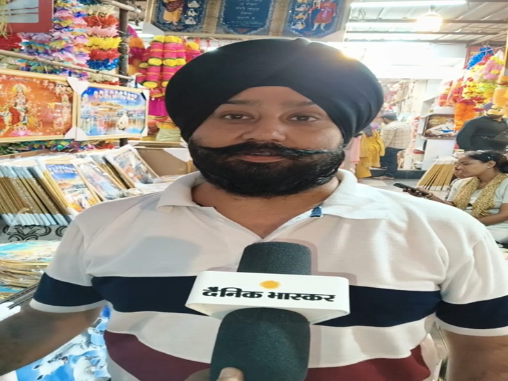 अमृतसर में आज दीवाली जैसी धूम:  रंग-बिरंगी सजावट, मिठाइयों की खुशबू और जमकर खरीदारी के बीच लोगों ने कहा, दो दिन मनाएंगे त्योहार – Amritsar News