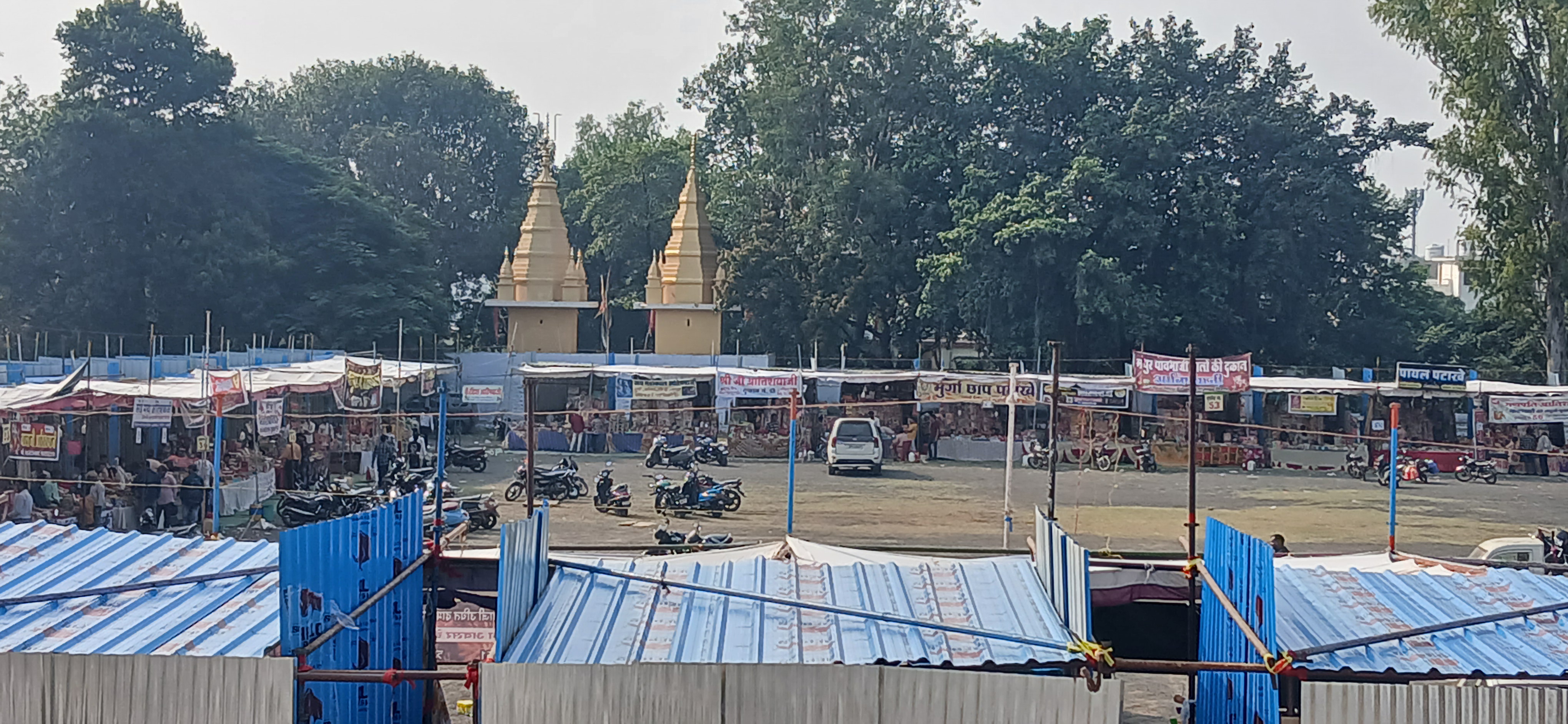 पटाखा बाजार में 65 दुकानें लगी, खरीदी शुरू हुई।