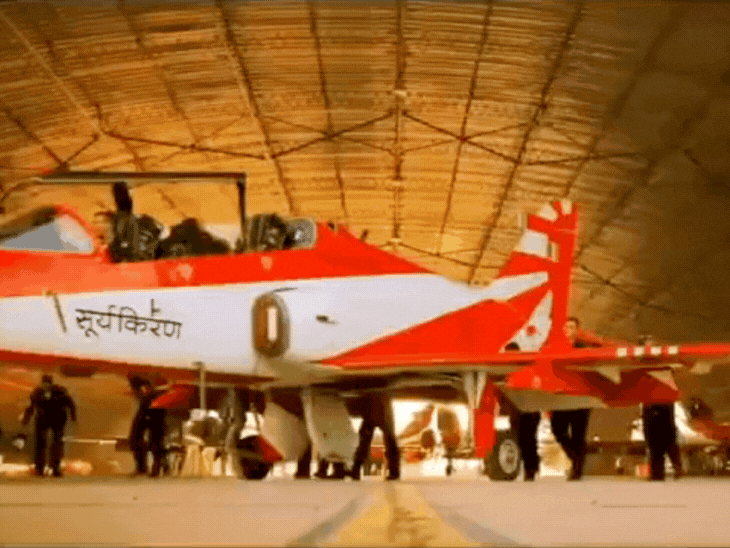 सूर्यकिरण टीम के एयरक्राफ्ट्स।