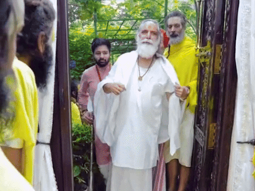 स्वामी ज्ञानानंद जी महाराज के पास पहुंचे स्वामी ज्ञानानंद जी महाराज।