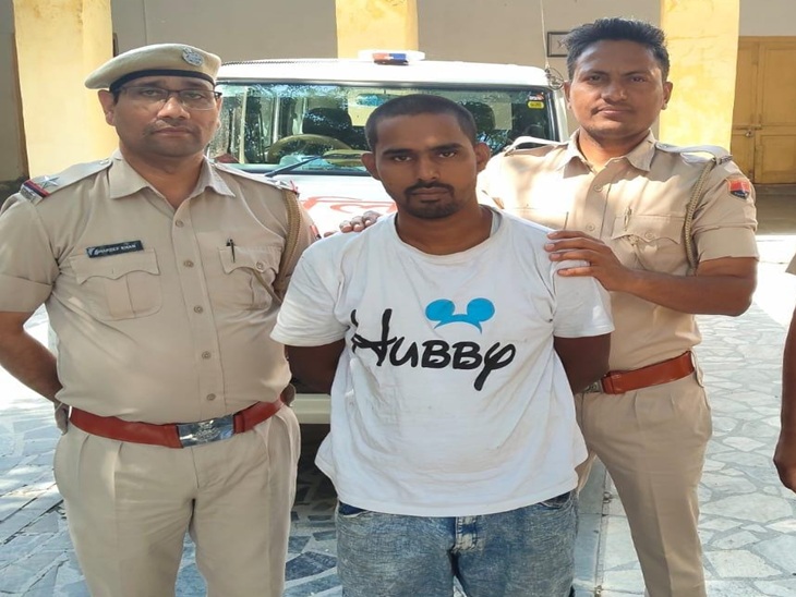 पूछताछ में सामने आया कि आरोपी सादिक ने महिला पर दोस्ती करने का दबाव बनाया था। इनकार करने पर फोटो-वीडियो वायरल कर दिए।