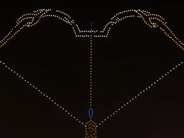 1100 ड्रोन से प्रभु श्रीराम की महिमा दिखाई गई।